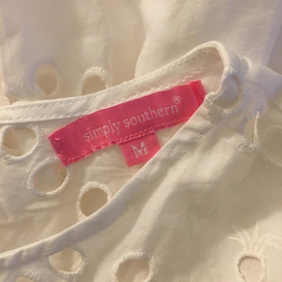 Simply Southern White Pineapple Eyelet Shirt NWT - Picture 3 of 4